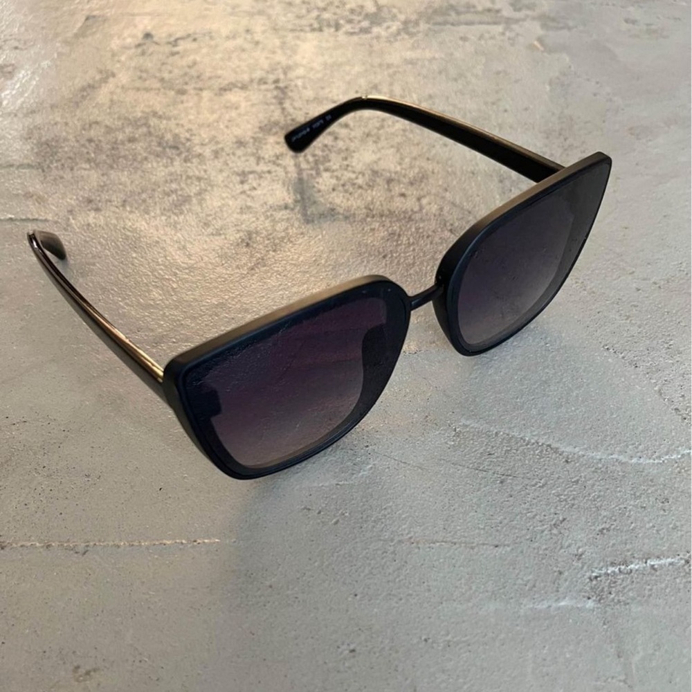 Vince Camuto Sunglasses